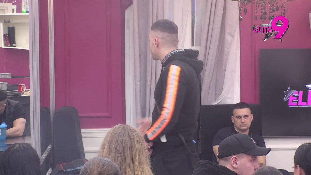 MAMI ŠALJI PORUKE KAD TI SE... Kačavenda zapretila Anđelu razotkrivanjem svih detalja, Bebica brže-bolje zaštito druga: TI SI PO*NO BAKA! (VIDEO)