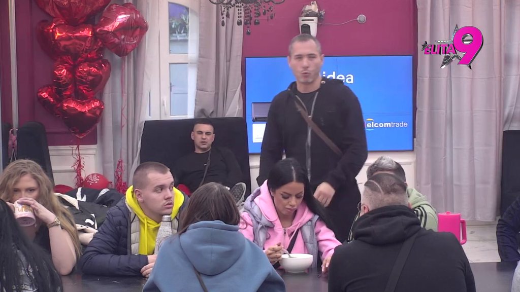 UVIJANJU U CELOFAN NIKAD KRAJA! Teodora odbija da prizna da joj je Bebičina izolacija legla kao kec na deset kako bi uživala pored Filipa! (VIDEO)