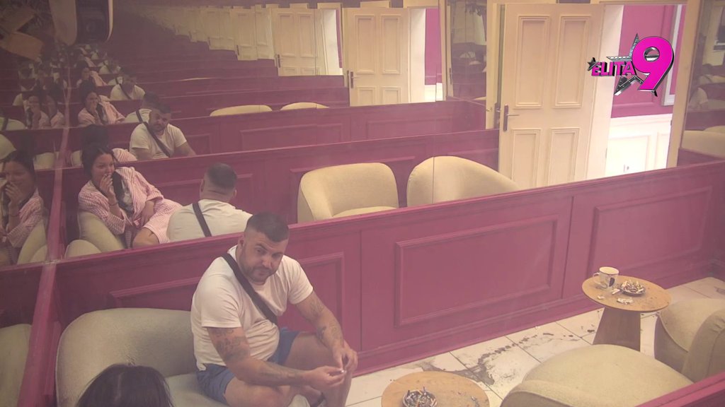 Žao mi je jer te je život PREGAZIO: Asmin izneo disertaciju o Majinom liku i delu, ona ga i dalje pomno sluša (VIDEO)