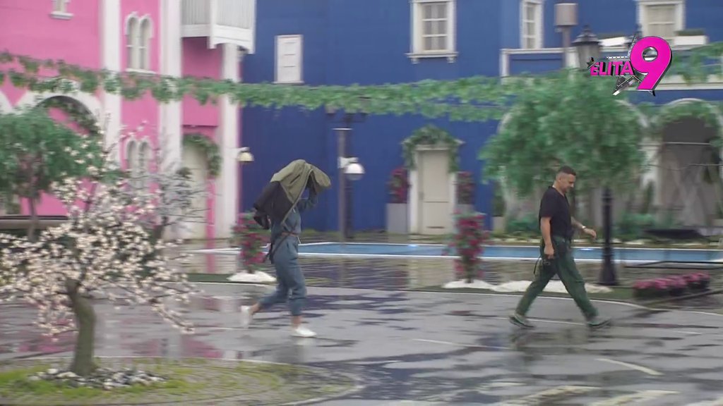 Smešna si i slatka, JA TE VOLIM! Bebica obasipa Teodoru komplimentima, ona ne može očima da ga vidi: GLE DEBILA! (VIDEO)