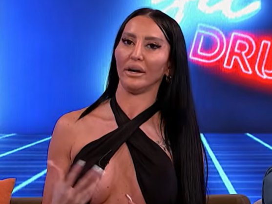 Orgijale su u Jovaninom stanu, Maja se boji Stanije: Poršelina raskrinkala Cvijanovićku i crnu mambu, pa udarila i na Janjuša: On je zadnje dno klošarijade, krila ga je od DUŽNIKA