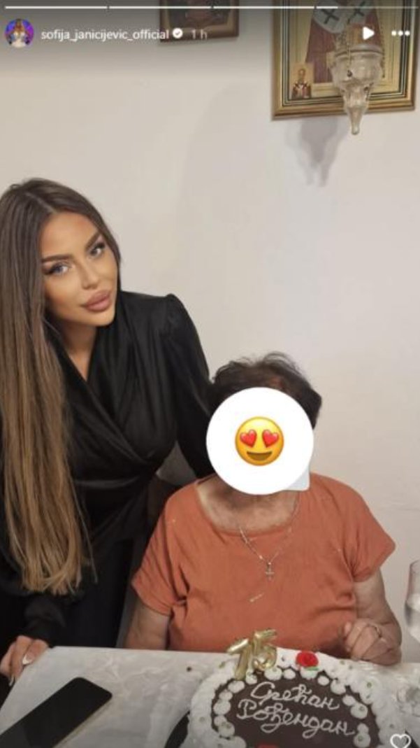 SLAVLJE U DOMU SOFIJE JANIĆIJEVIĆ! Bivša učesnica Elite podelila emotivne porodične fotke, NJOJ se obratila emotivnim rečima (FOTO)