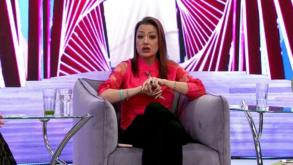 TA KOLEGINICA NIJE U MOM RANGU! Mina Kostić odgovorila na optužbe Sandre Rešić da joj je ukrala 500 evra