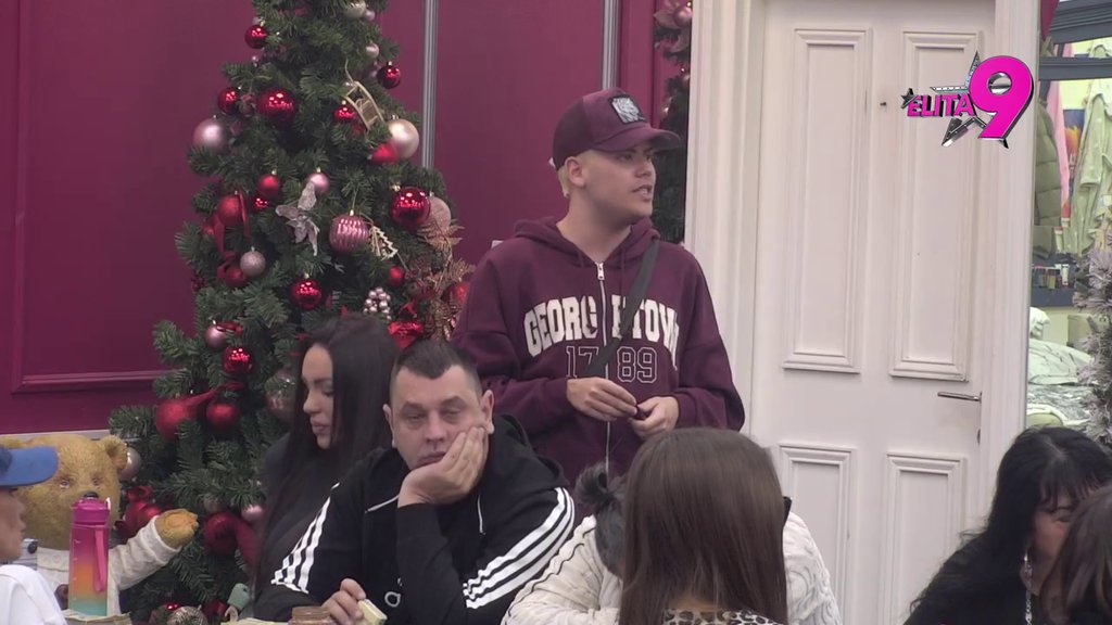 IMATE ĆERKU O KOJOJ NE BRINETE! Uroš vratio Aneli i Asmina na fabrička podešavanja, ona ga žestoko ispljuvala! (VIDEO)