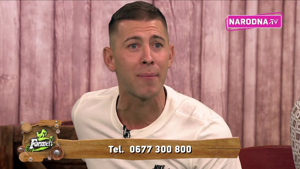 LETI PERJE: Gledalac pokušao da ponizi Božu Džonsa, pa osetio njegov gnev! (VIDEO)
