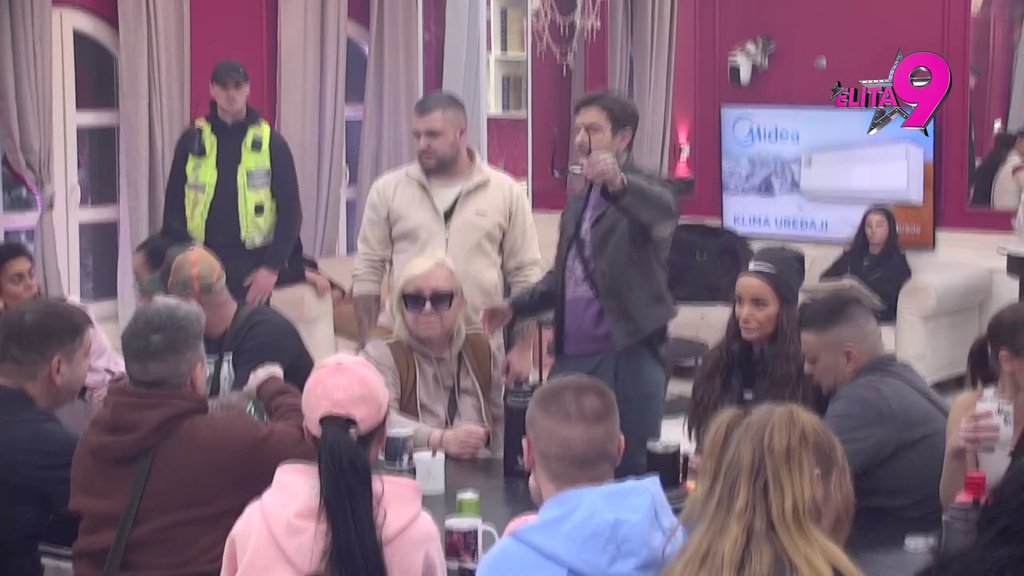 ŠOK TERAPIJA ZA LUKU! Aneli podržala Anitu da rešeta Vujovića, on počeo da gori i da se puši! (VIDEO)