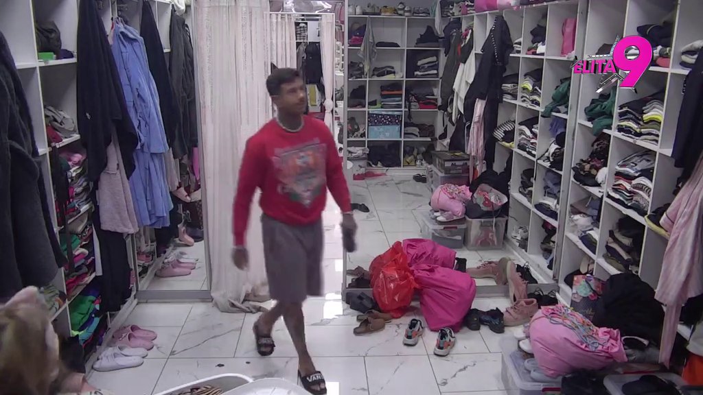 Novi blam za Aneli Ahmić: Ubila u pojam Filipa pitanjima o Kačavendi, on joj PODRIGNUO u facu! (VIDEO)