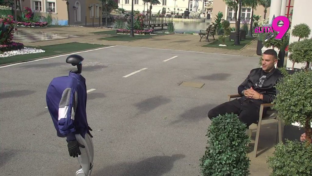 PREGREJAĆE MU PROCESOR: Sara pokušala preko Toše da se pomiri sa Anđelom, pa dobila pedalu od obojice (VIDEO)