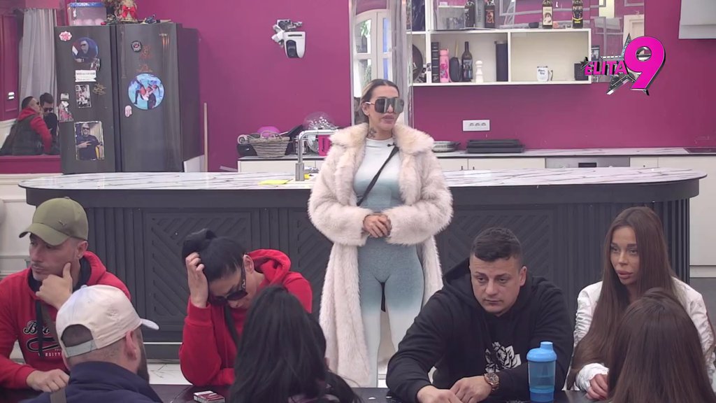 Sva vreme si bio na dva fronta! Aneli i Stanija se definitivno ujedinile, Ahmićka otkrila: Rekao mi je da pokupim svoje i Norine stvari, kad je seo na avion za Majami! Stanija zaurlala: Stisni svoja BAMBI M*DA! (VIDEO)