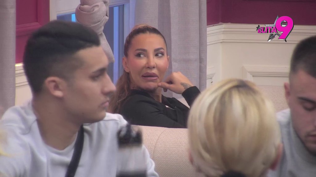 ONA JE... Asmin otkrio kako gleda na Maju, ona šokirana zbog njegovih reči (VIDEO)