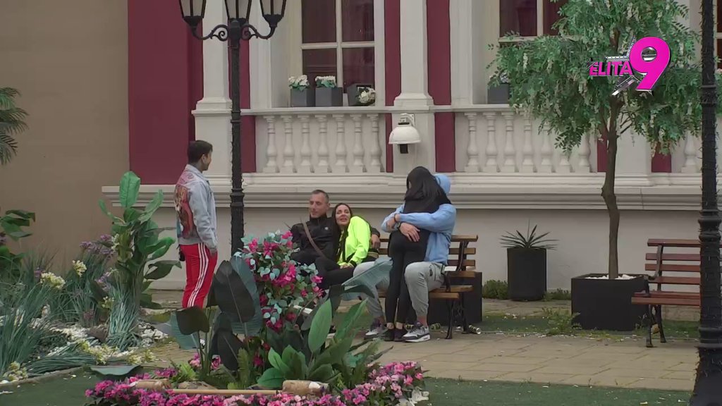 Nova veza u Eliti! Miki Dudić prigrlio ovu učesnicu, ona se topila u njegovom zagrljaju! (VIDEO)