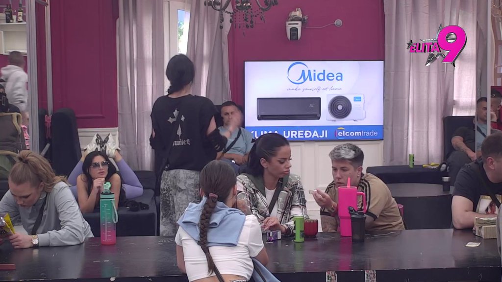 Maji opasno zasmetalo što ju je Asmin nazvao Stanijinim imenom, Stanić naveo najveće ološe u Beloj kući: Dno si bez dna! (VIDEO)