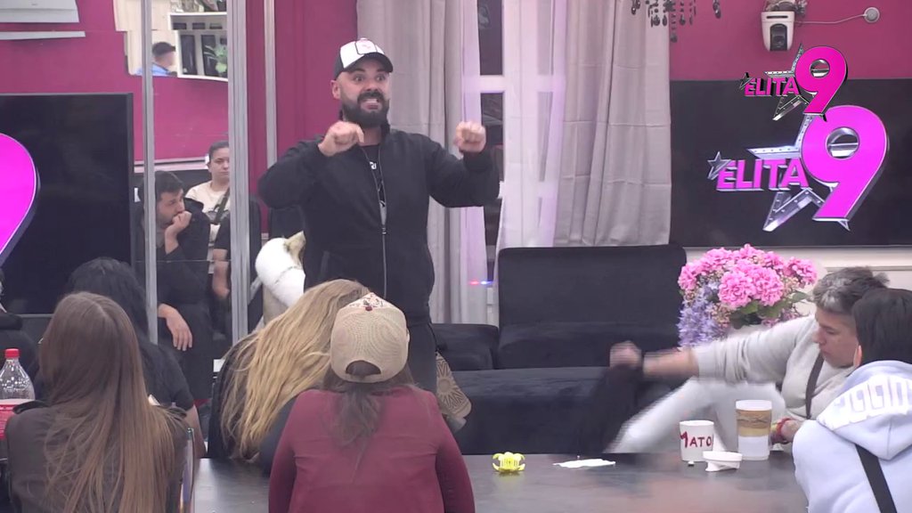 Haos u programu uživo: Zbog Anđelove afere sa Milicom Veličković cela Bela kuća skočila na noge! (VIDEO)