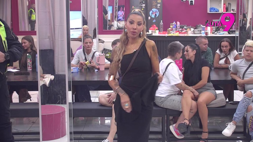 Njena netrpeljivost rapidno raste: Aneli smatra da je normalno da Nora upoznaje njene partnere, ali nikako Staniju, ovo nema nigde!  (VIDEO)