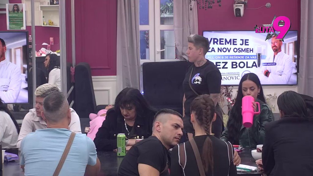 Učesnici odgovorili na sva goruća pitanja: Viktor se ježi na Minino klečanje i ponižavanje same sebe, Ivan i Vanja progovorili o svom odnosu! (VIDEO)