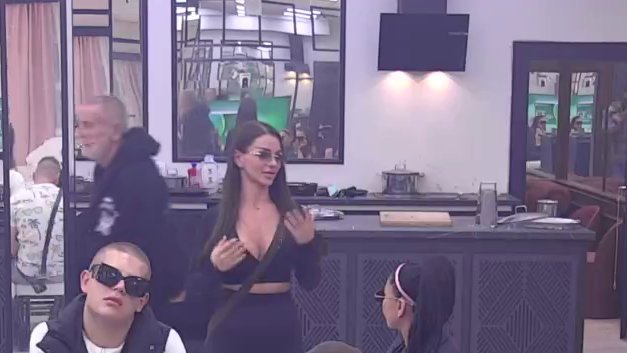 Jakšićka se sukobila sa Dačom, pa opela po Malom Velji: Ispao si džukac, kreten (VIDEO)