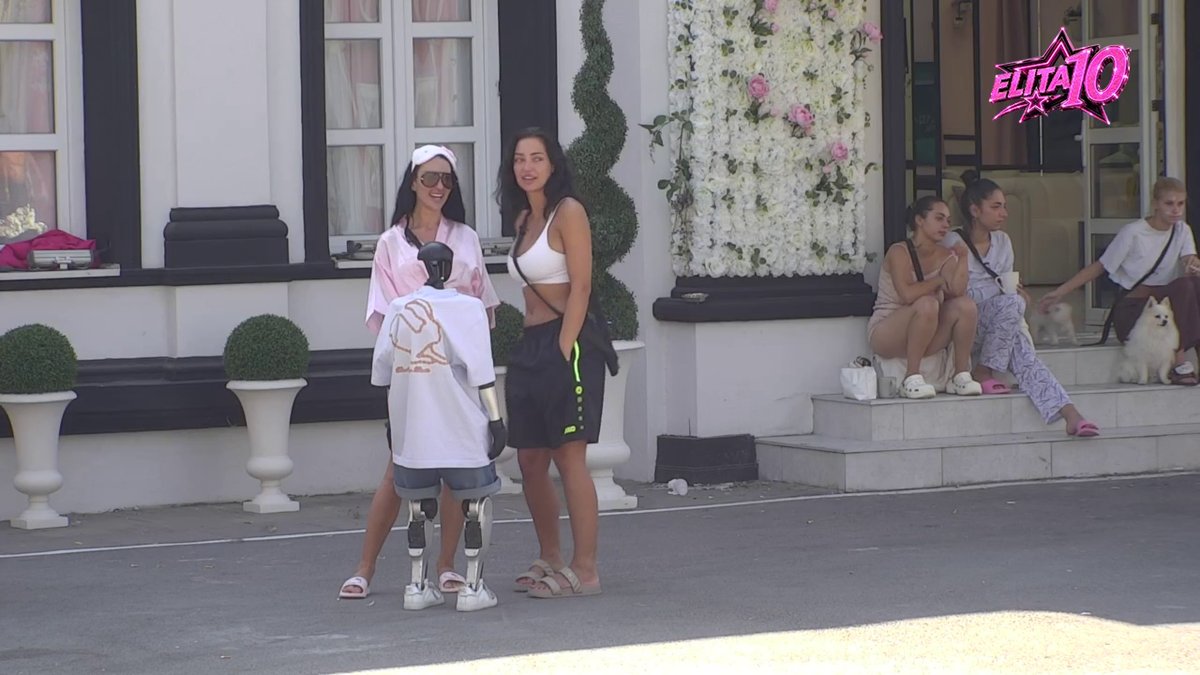 Ljubila sam se, sve sam stigla, odradila u fulu! Laura preponosna na svoje predstavljanje tokom žurke, Toša sluša i ne veruje (VIDEO)