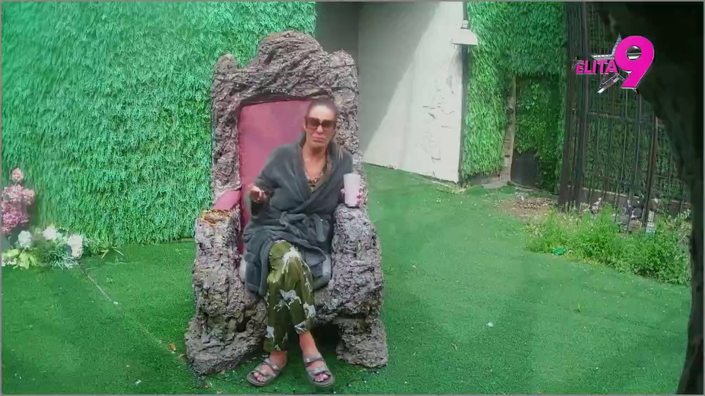 Taki je pred NERVNIM RASTROJSTVOM što je Maja u vezi sa ovim SMRADOM! Kačavenda iznela sijaset uvreda za Asmina: Takvu traumu sam doživela samo kad mi je mama umrla! (VIDEO)