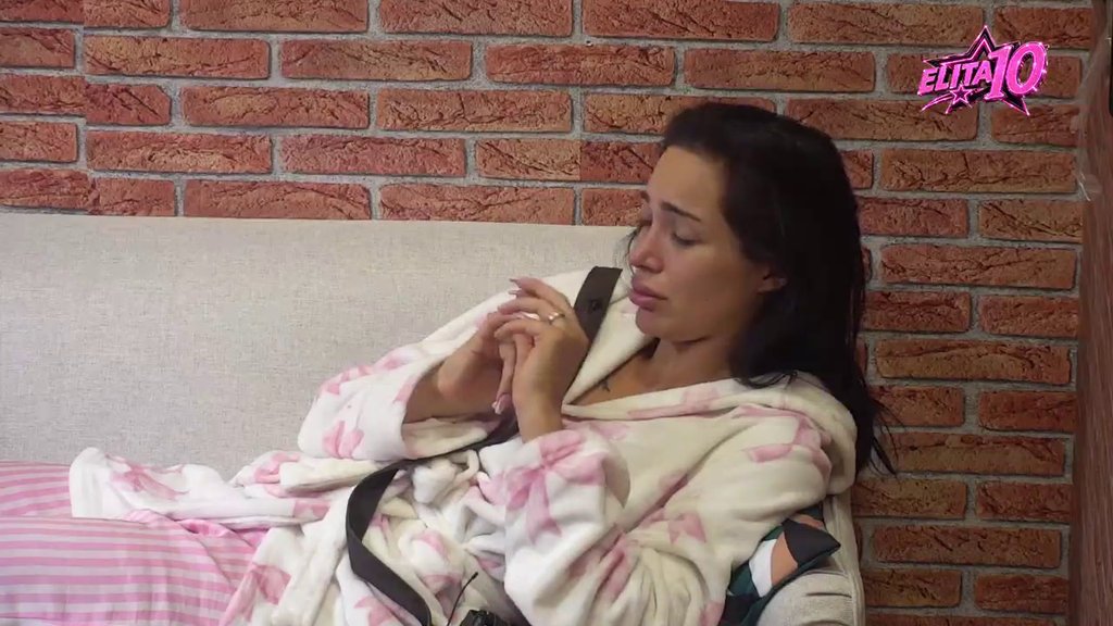 Ovde nemam prijatelje, fali mi moj krevet... Laura kuka i nariče, Dača pokušava da je dozove pameti (VIDEO)