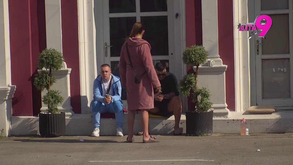 On skače samo na Daču i Uroša! Kačavenda jo uvek BLJUJE VATRU zbog svađe sa Asminom, ne može da se sabere! (VIDEO)