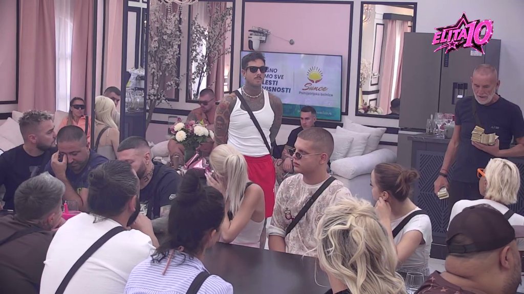 Skini tu masku za ronjenje! Aneli se našla na meti uvreda zbog Đukića, Car i Janjuš je isprozivali kao nikad do sada: Šta radite ispod pokrivača?! (VIDEO)