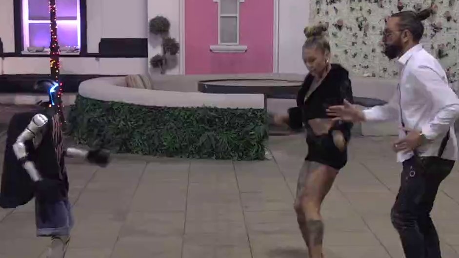 Aneli i Uroš zamešali kukovima pred Tošom! Ona se setila Cara, pa odustala (VIDEO)