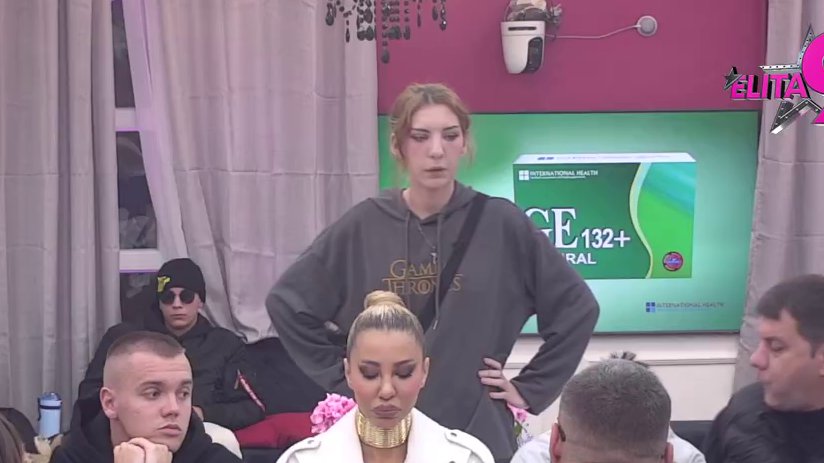 DA LI ĆE JE NERIO PREPOZNATI? Hana rešila da promeni lični opis, evo šta je uradila! (VIDEO)