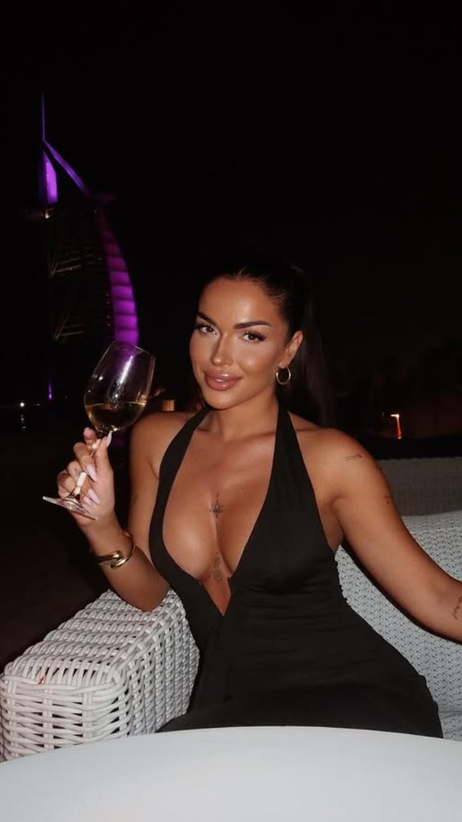 SITNE, A DINAMITNE: Ove pevačice su najniže na estradi, a nećete verovati koja među njima je visoka samo 156 cm (FOTO)