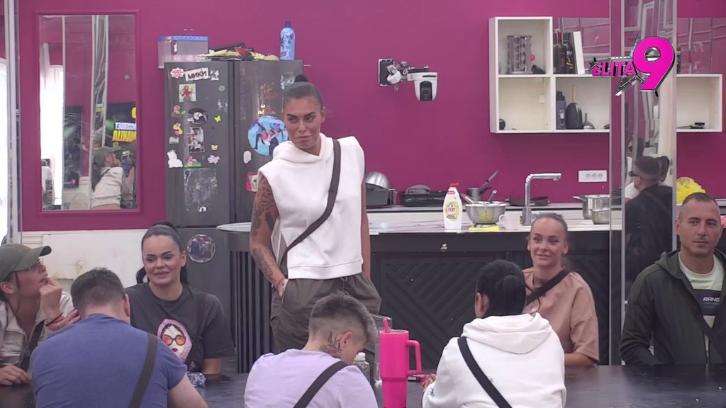 Ovo se nikad nije desilo: Luka zbog pitanja napustio program i bacio se u bazen! (VIDEO)