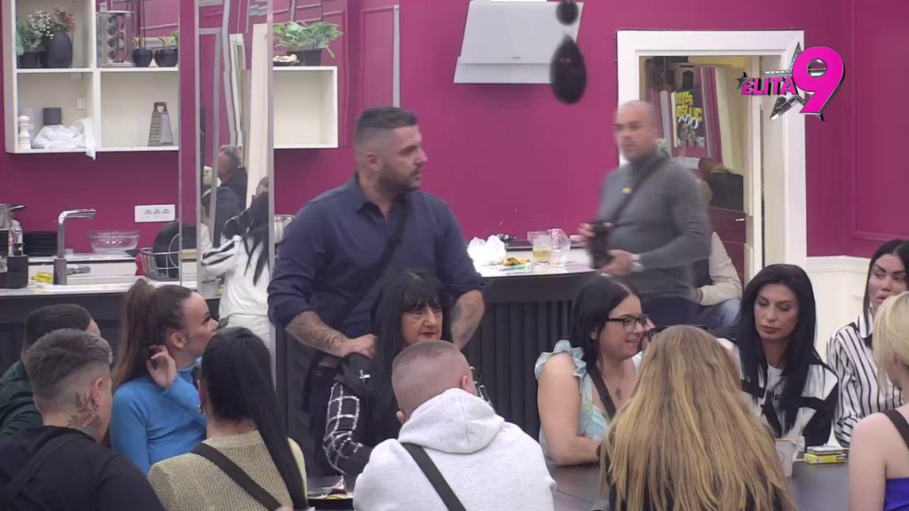 Kakav blam! Luka pokušao da negira da je gledao u kamere i ljubio Jakšićku u glavu, Maja urnisala Situ: One KUKAVIČKI ucenjuju Asmina! (VIDEO)