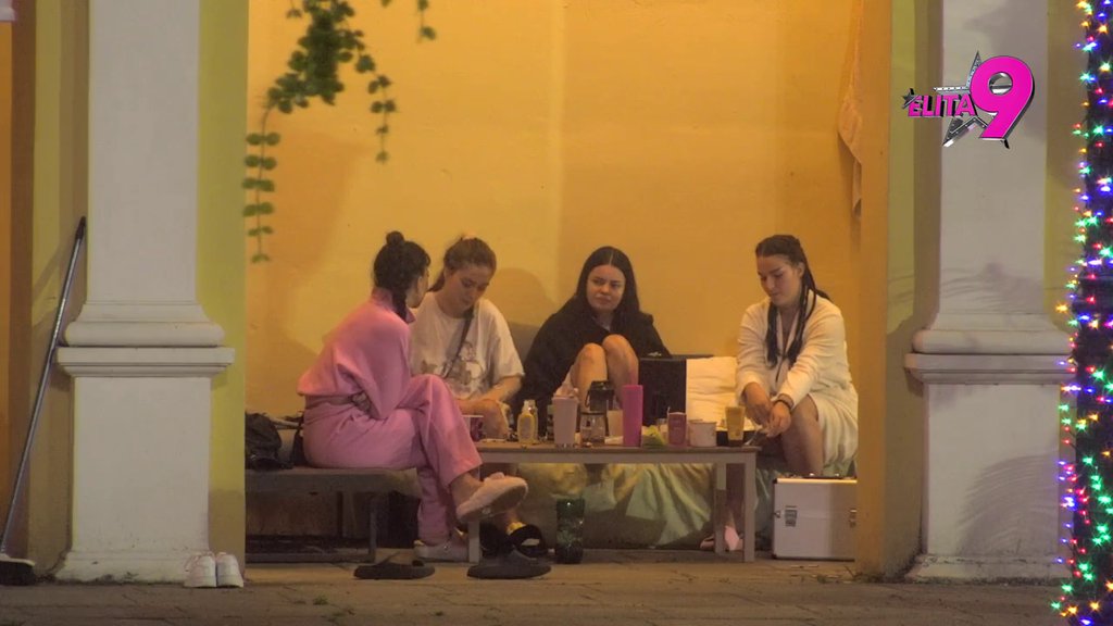 Jovana, Sandra i Anastasija pružile Staniji podršku u vezi Alibabe, pa ona poslala pozdrav Takiju: Samo da ga pitam...! (VIDEO)