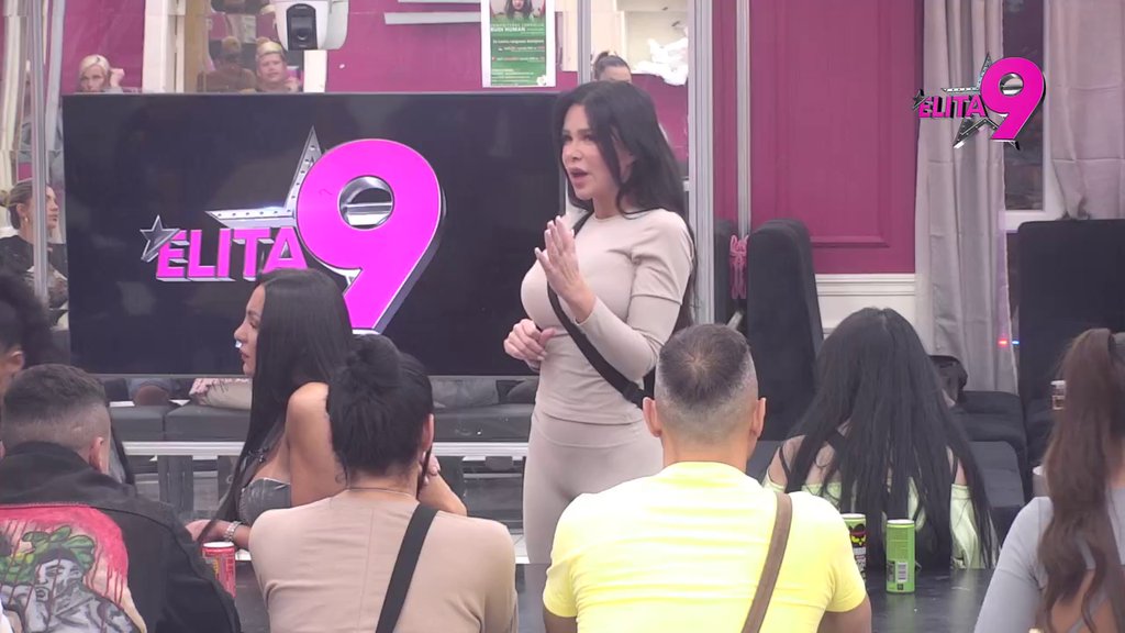 Ona tebe ne voli, koristi te! Aneli svim silama brani Situ, Stanija ne štedi reči na nju: Da nema njene sestre, ona bi sad nosila moje kompletiće! (VIDEO)