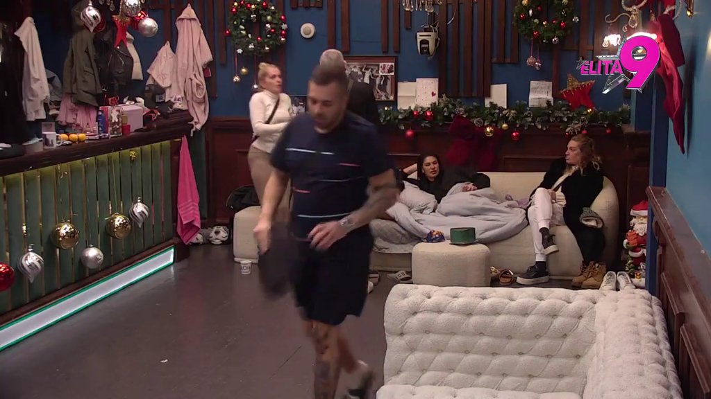 BUKTI RAT U PABU! Lepi Mića istakao da je Jovanina diploma upitna, ona zaurlala iz petnih žila! (VIDEO)