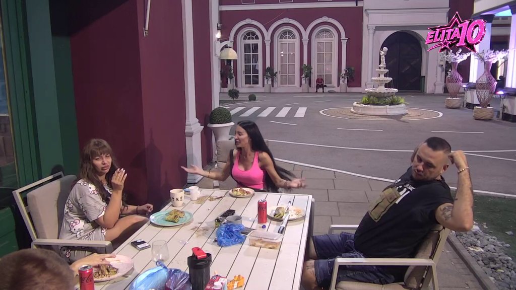 Oglasio se Veliki šef sa važnim obaveštenjem! Učesnici odmah morali da urade OVO (VIDEO)