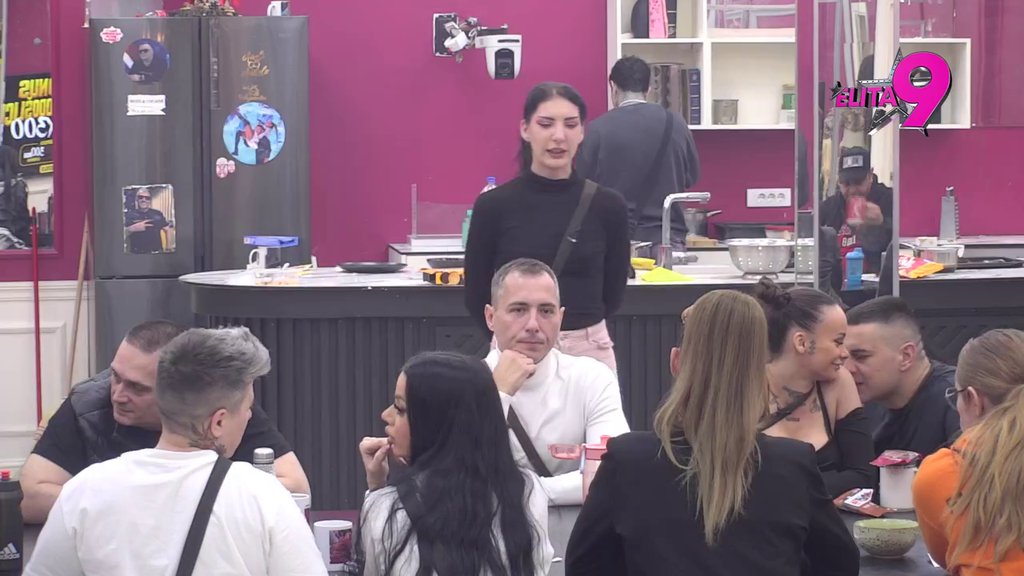 Ja postade prava lezbijka, a ona i dalje LAŽNA KUMA: Hana poželela sebi Kačavendin izgled, Dragana sasula Mileni sve u lice (VIDEO)