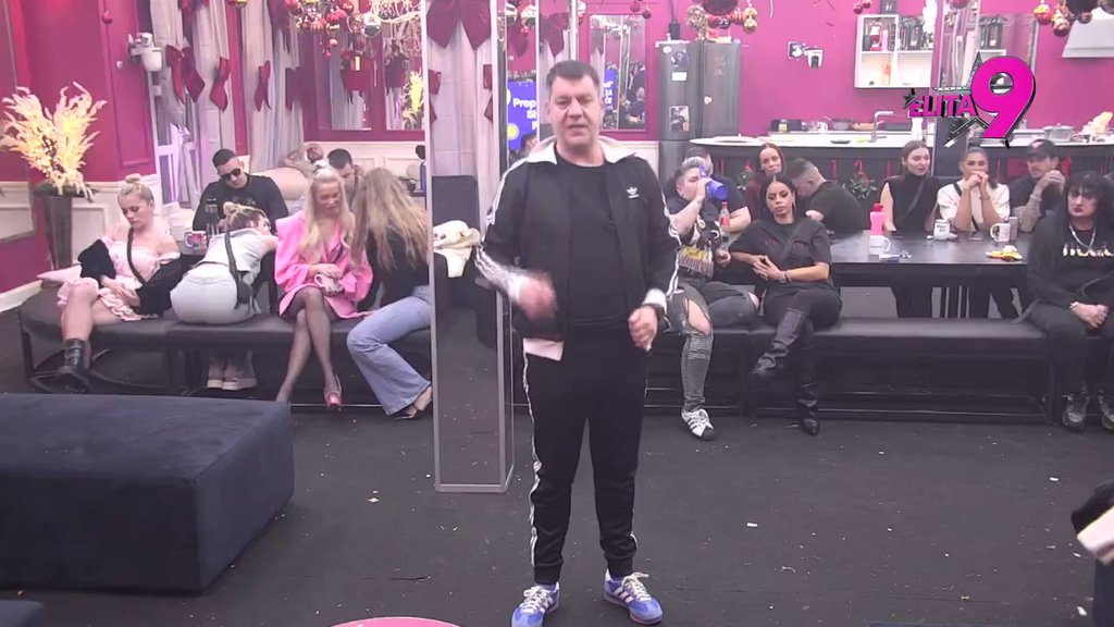 Sama sebe ponovo odaje! Anita zapretila učesnicima odavanjem informacija, Mića je raskrinkao: Ona brani sebe otkrivanjem nečijih stvari, tovari nekog kao sebe samu! (VIDEO)