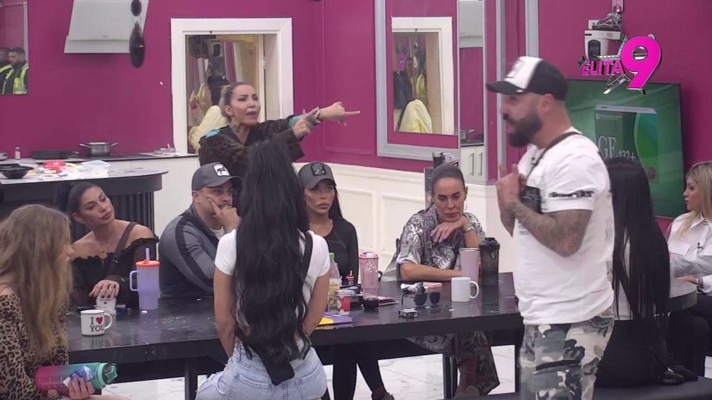 DOŽIVEO POMRAČENJE: Luka udario na Aneli i Asmina, tvrdi da koriste dete za novac, prozvao Ahmićevu za roleks, a Durdžić skočio kao oparan (VIDEO)