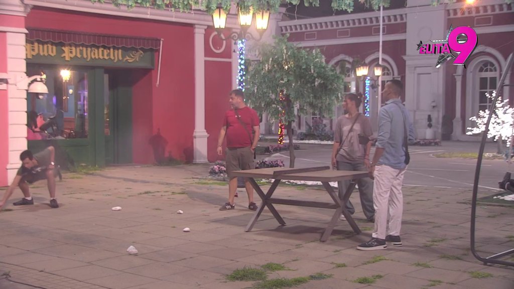 Dok ostali strepe, oni su pronašli način da se opuste: Učesnici odmerili snage u stonom tenisu! (VIDEO)