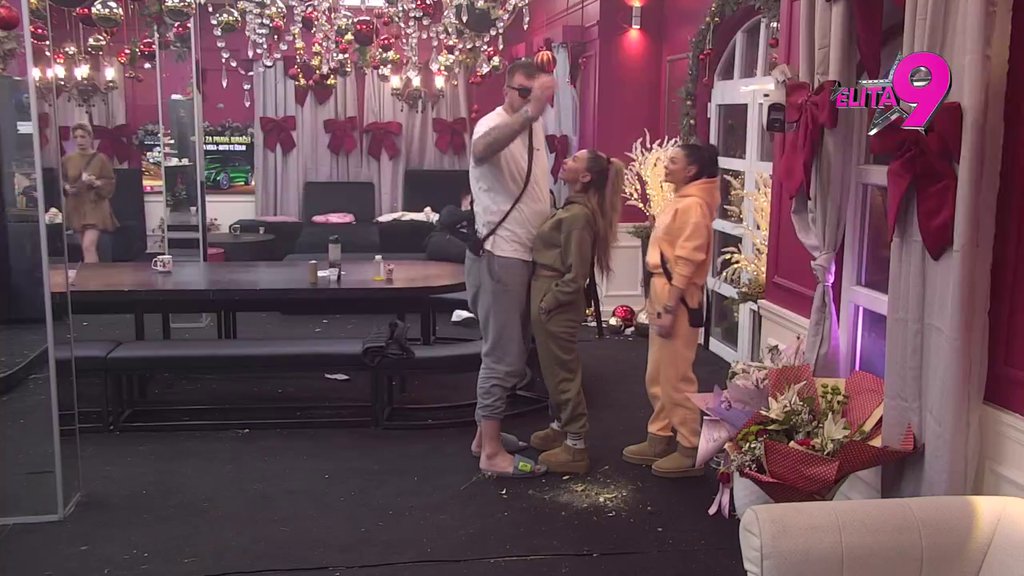 KOJA GA JE VIŠE VOLELA? Maja i Aneli stale ispred Janjuša i naterale ga da BIRA! (VIDEO)