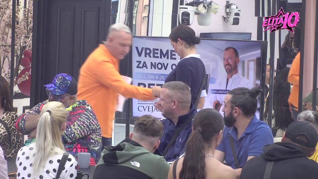 Ispao je folirant: Aneli osolila po Đukiću zbog akcijanja sa Laurom, Karić istakao da je Ahmićeva morala da povuče ručnu kad je videla da nije prihvatio Noru! (VIDEO)