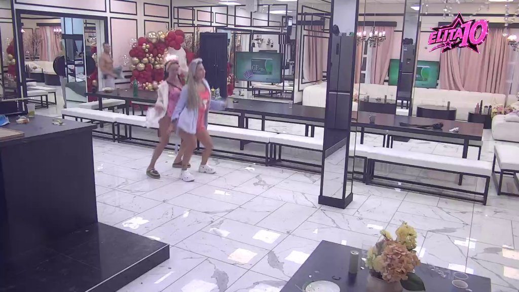 Na noge lagane! Oglasio se Veliki šef, pa učesnice odmah zanjihale kukovima (VIDEO)