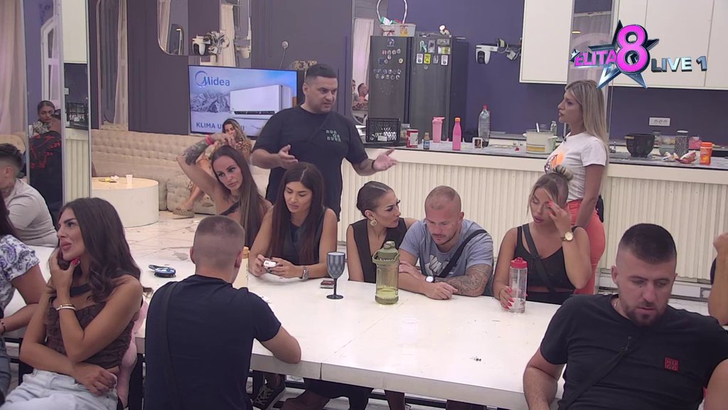 Slepa pred očima: Anđela videla Gastozov flert sa Sofi, pa sve šokirala! Da li sve sluti na novo pomirenje? (VIDEO)