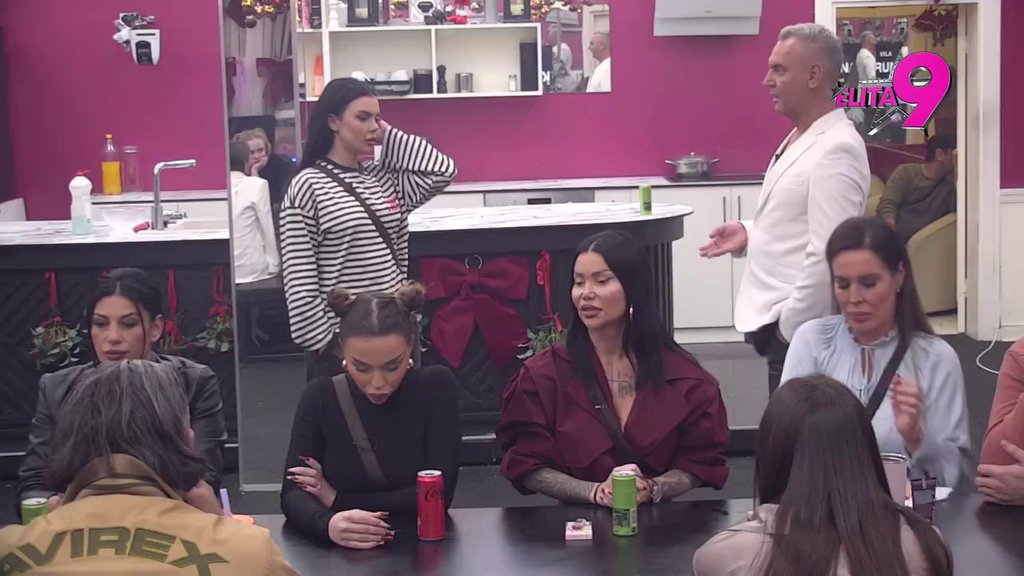 Tražio mi je broj i hteo je da me pokupi ispred Pinka: Anita do detalja prepričala flert sa Karićem, misli da je Matora ipak U PRAVU (VIDEO)