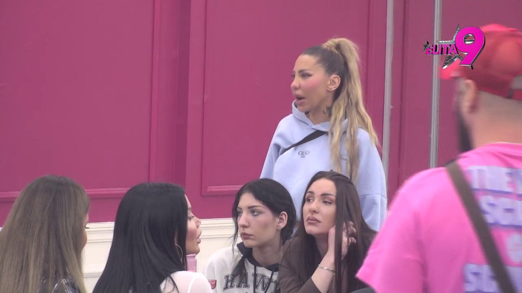 Brutalna vređalica aktivirana: Bukti nikad žešći karambol Anite i Aneli, pale nikad teže optužbe i prozivke! (VIDEO)