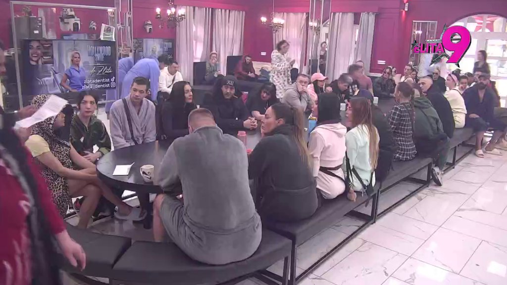 LETI PERJE NA SVE STRANE! Milan Stojičković pokazao NETRPELJIVOST prema Urošu, poručio mu da je OLOŠ! (HAOS)