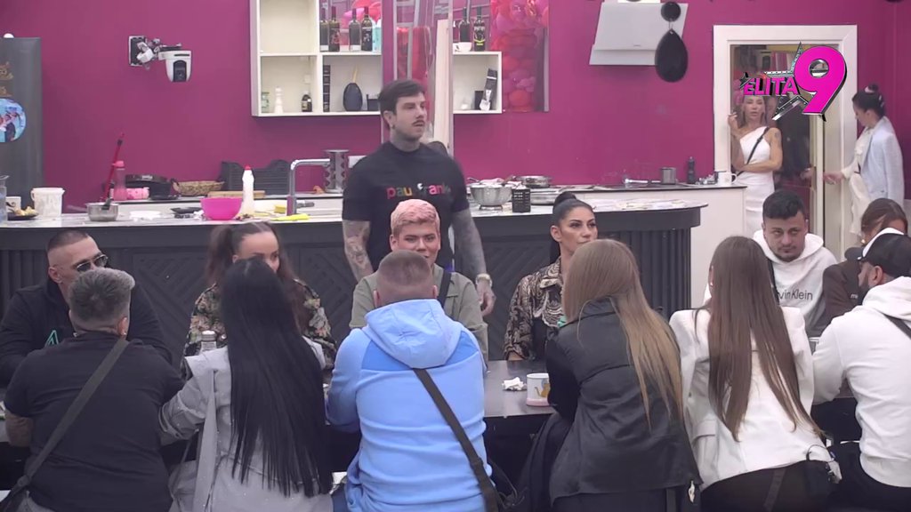 Puca tikva?! Bebica gori od besa, sve bliži raskidu s Teodorom, ona mu se podsmeva pred svima: Ti glumiš, sad tek vidim (VIDEO)