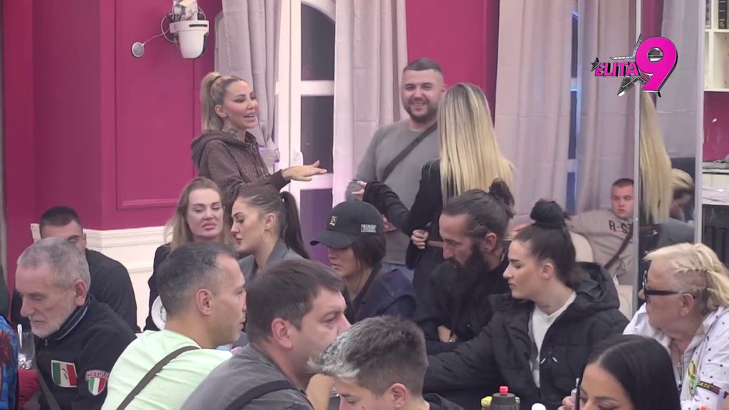 Želim da budem uz nju: Aneli i Asmin ne mogu da sakriju sreću jer su ponovo bliski, evo šta ih je odalo (VIDEO)