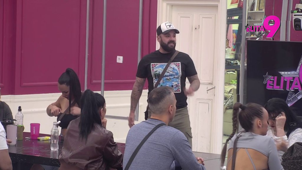 Imaću ti šifru od Instagrama i uzeti svih pet telefona: Maja lupila Alibabi zabrane, neće smeti da se odvoji od nje napolju! (VIDEO)