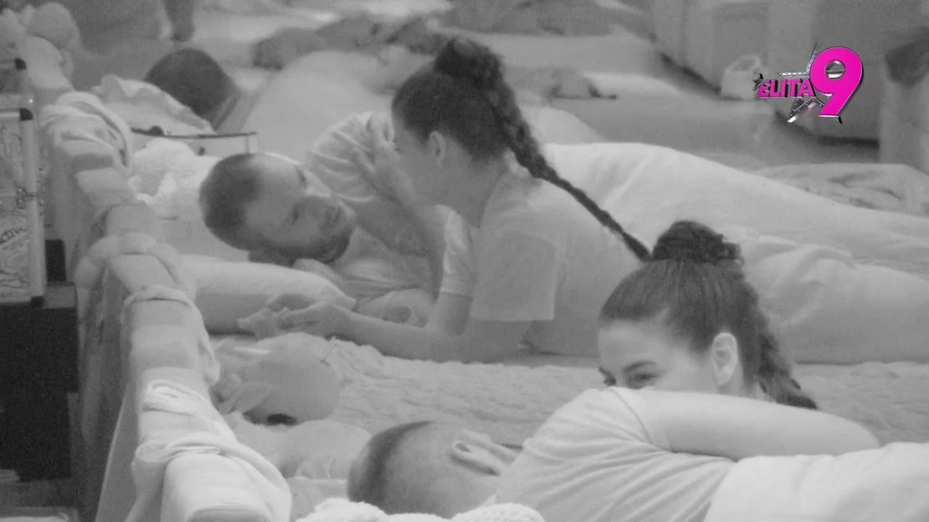 On čuva svoje dostojanstvo, za razliku od žena koje mu USKAČU U KREVET! Jakšićka britka kao sablja, iznela svoj stav o Boginjinoj i Anđelovoj INTIMI: Dok postoji granica...