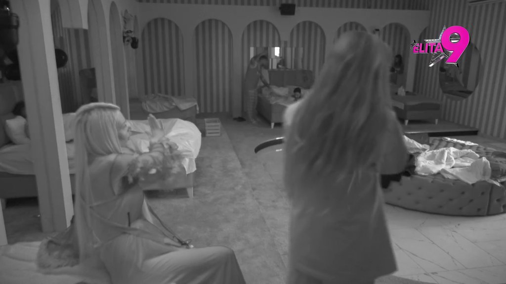 Od takvih devojaka mi se gadi ženski rod: Alibaba raspalio nikad brutalniju vređalicu, pa bez milosti urnisao Vanju Prodanović! (VIDEO)